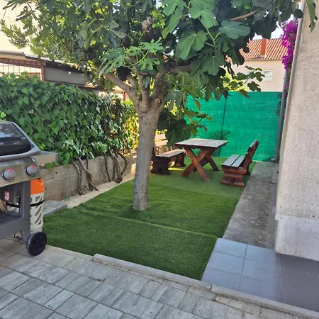 Nikolina Apartment *